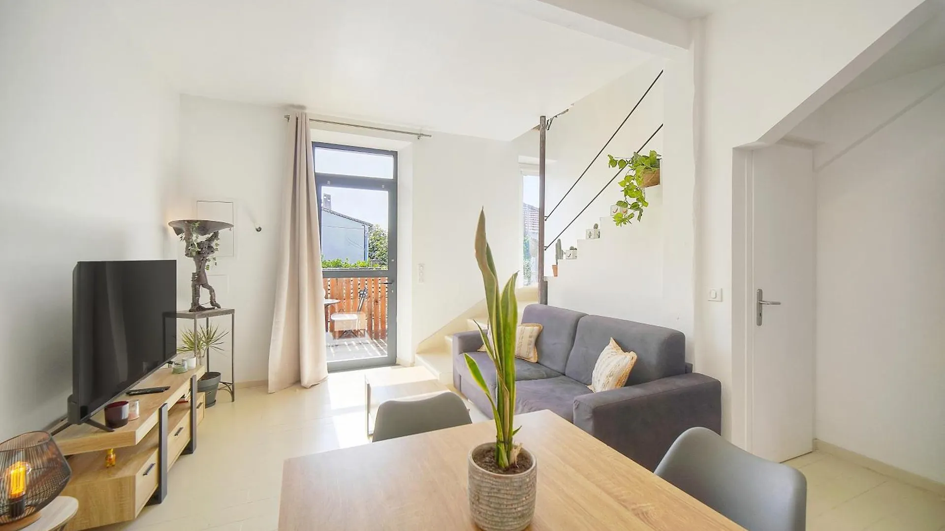 Charmant Duplex Proche De Cannes Centre Et A 2Min A Pied De La Mer location