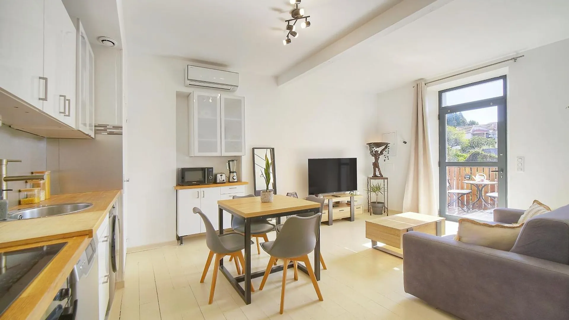 Apartment Charmant Duplex Proche De Cannes Centre Et A 2Min A Pied De La Mer
